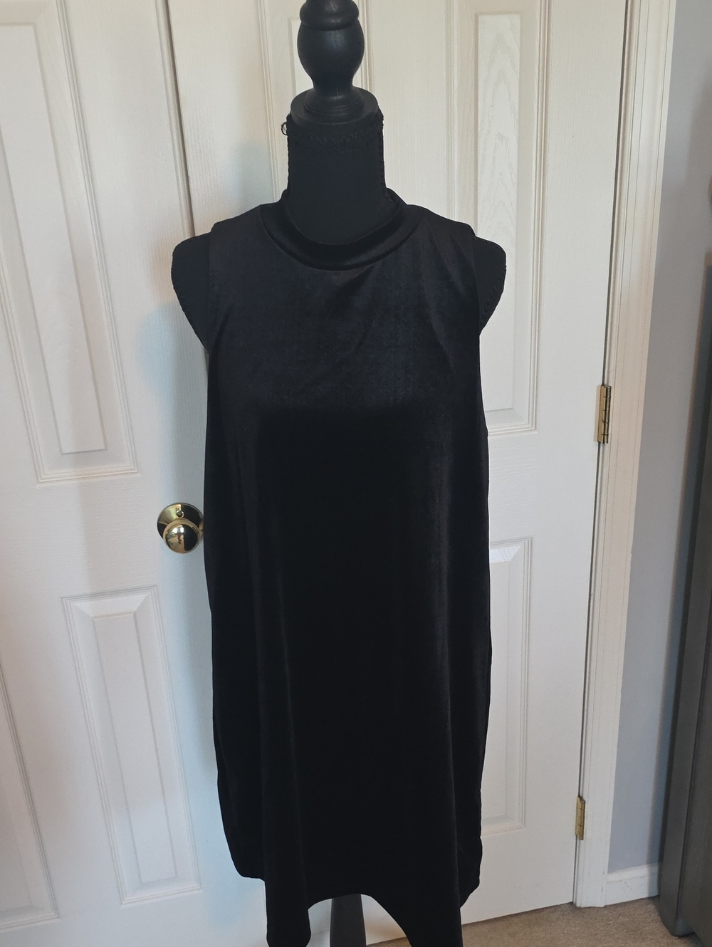 She + Sky Black Velvet Shift Dress